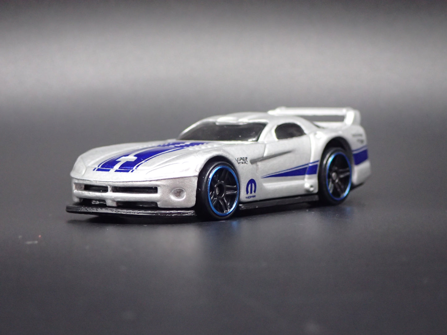 2003-2006 DODGE VIPER GTS-R SILVER 1:64 SCALE COLLECTIBLE DIECAST MODEL CAR