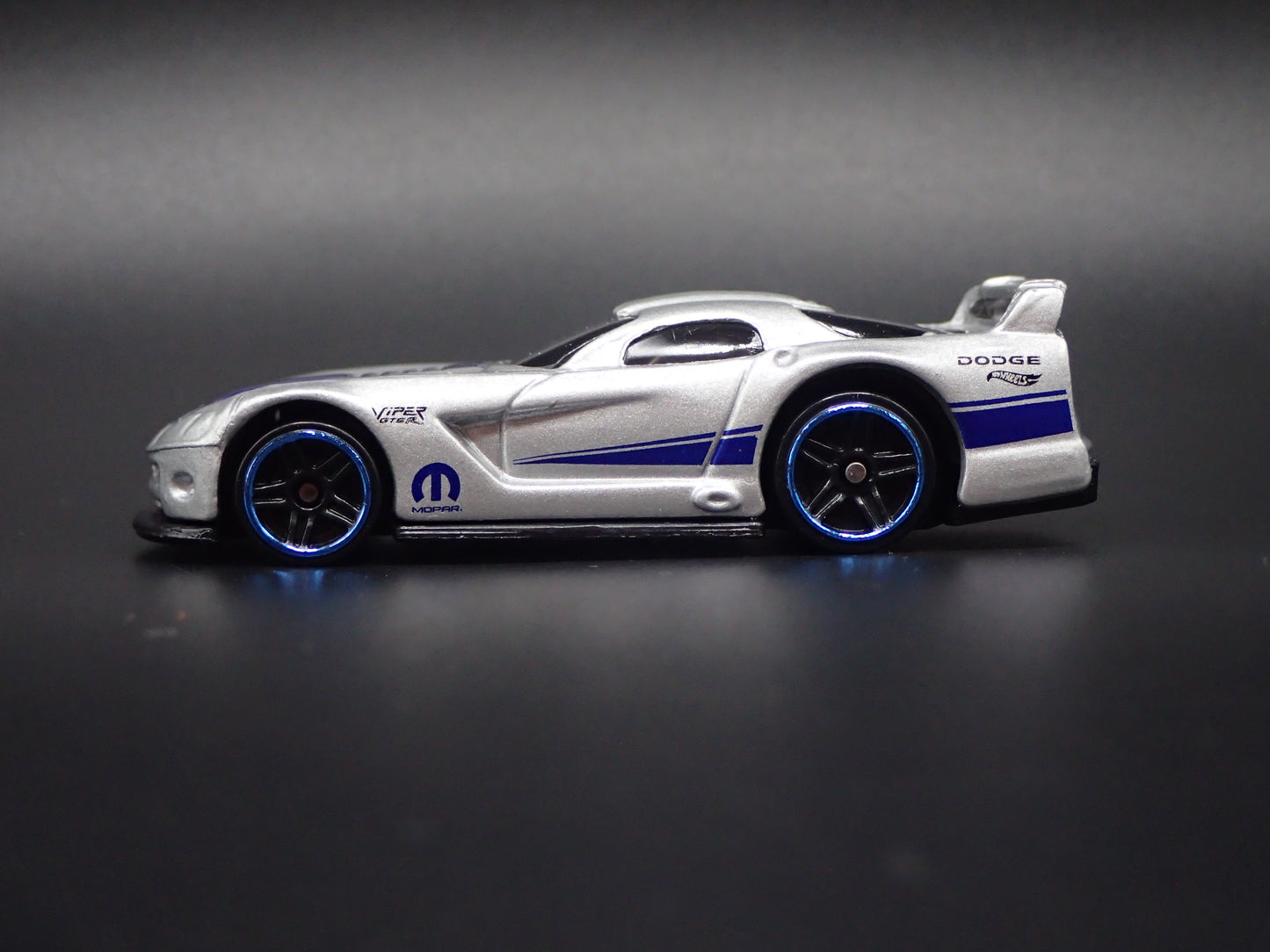 2003-2006 DODGE VIPER GTS-R SILVER 1:64 SCALE COLLECTIBLE DIECAST MODEL CAR