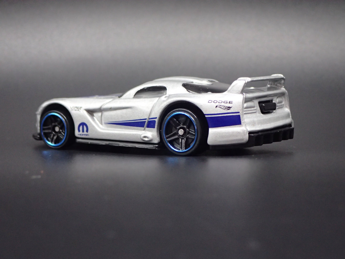 2003-2006 DODGE VIPER GTS-R SILVER 1:64 SCALE COLLECTIBLE DIECAST MODEL CAR