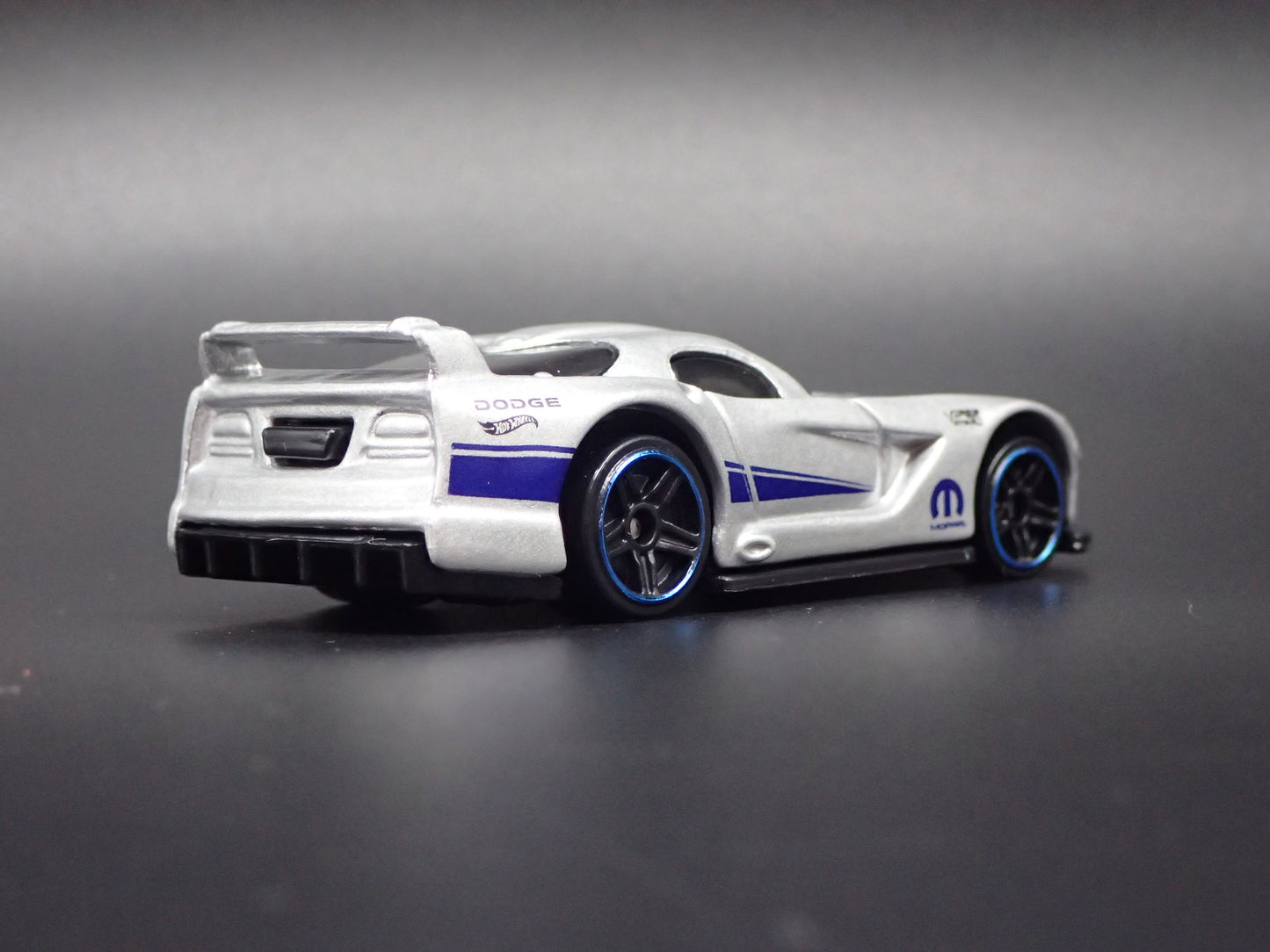 2003-2006 DODGE VIPER GTS-R SILVER 1:64 SCALE COLLECTIBLE DIECAST MODEL CAR