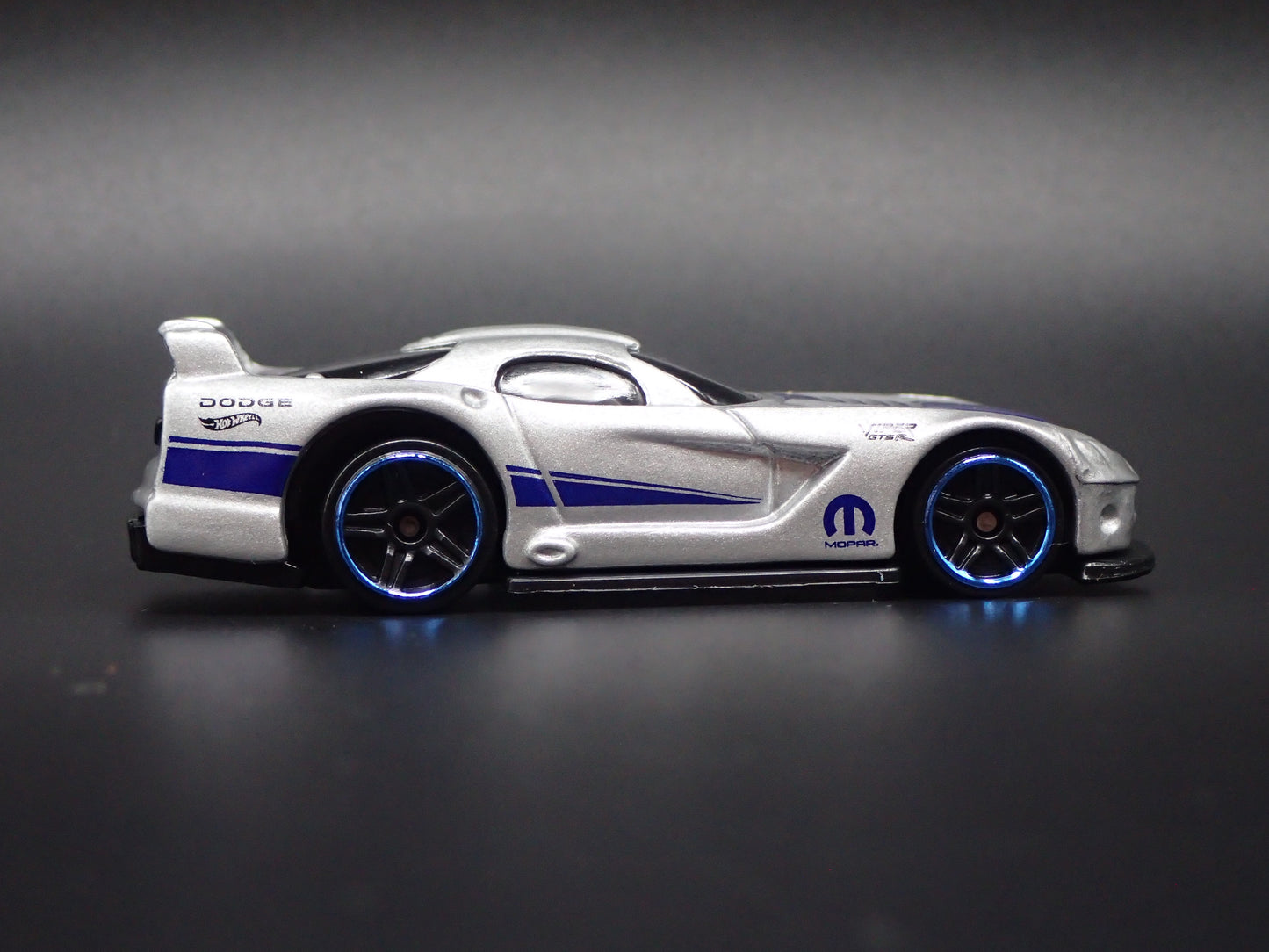 2003-2006 DODGE VIPER GTS-R SILVER 1:64 SCALE COLLECTIBLE DIECAST MODEL CAR