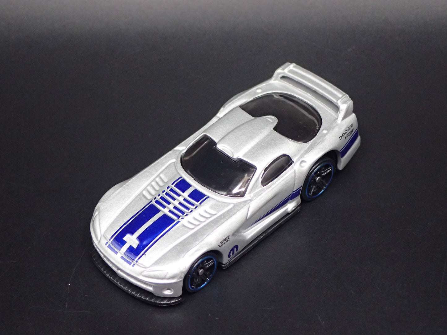 2003-2006 DODGE VIPER GTS-R SILVER 1:64 SCALE COLLECTIBLE DIECAST MODEL CAR