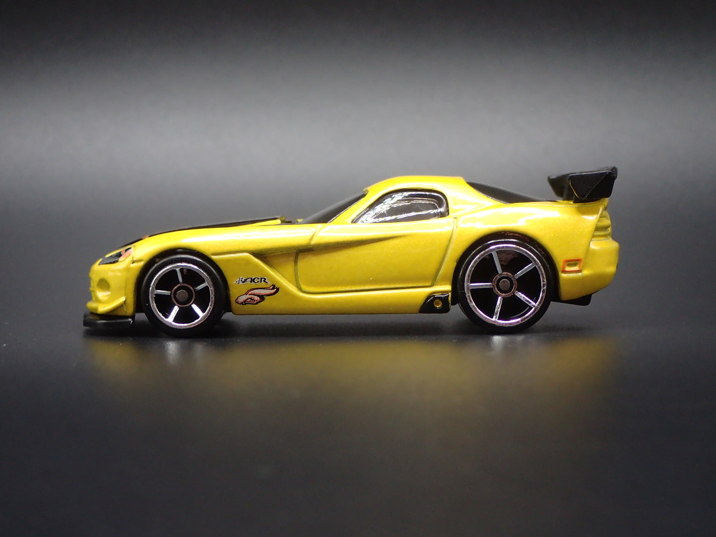 2008-2010 DODGE VIPER SRT10 ACR YELLOW 1/64 SCALE DIORAMA DIECAST MODEL CAR