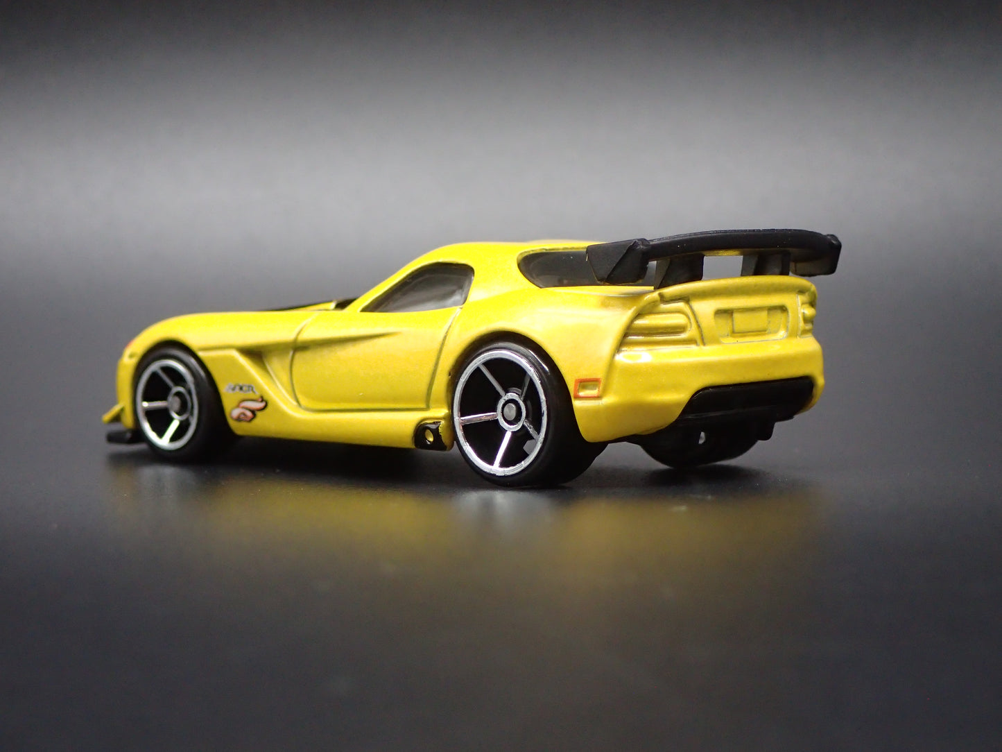 2008-2010 DODGE VIPER SRT10 ACR YELLOW 1/64 SCALE DIORAMA DIECAST MODEL CAR