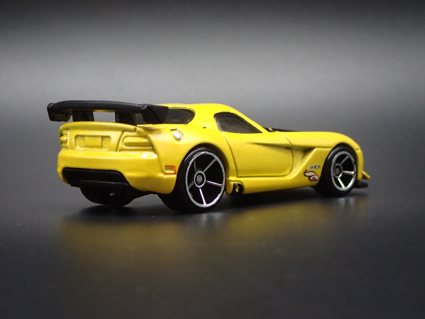 2008-2010 DODGE VIPER SRT10 ACR YELLOW 1/64 SCALE DIORAMA DIECAST MODEL CAR