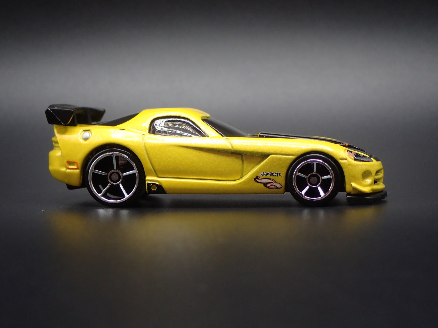 2008-2010 DODGE VIPER SRT10 ACR YELLOW 1/64 SCALE DIORAMA DIECAST MODEL CAR