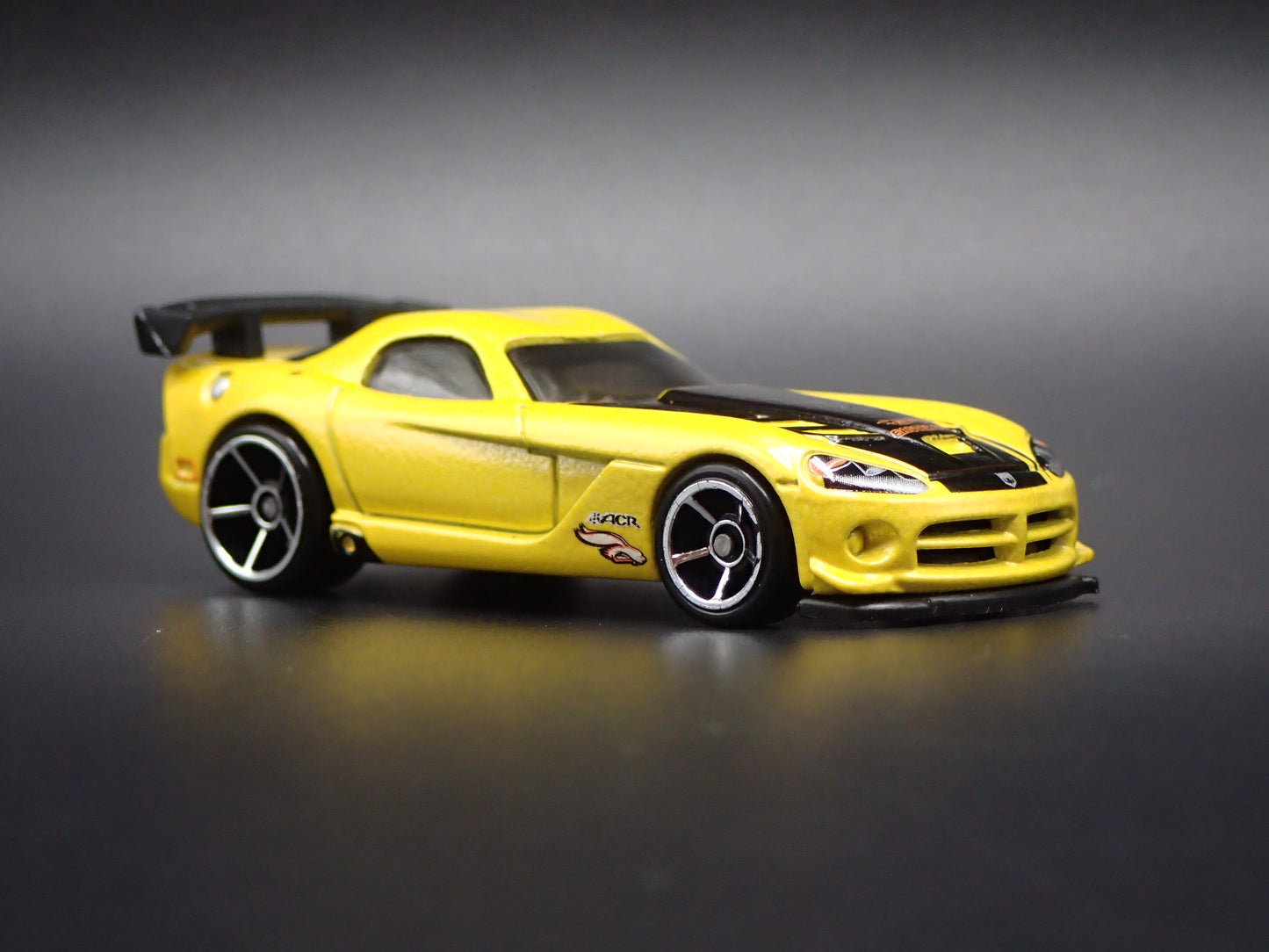 2008-2010 DODGE VIPER SRT10 ACR YELLOW 1/64 SCALE DIORAMA DIECAST MODEL CAR