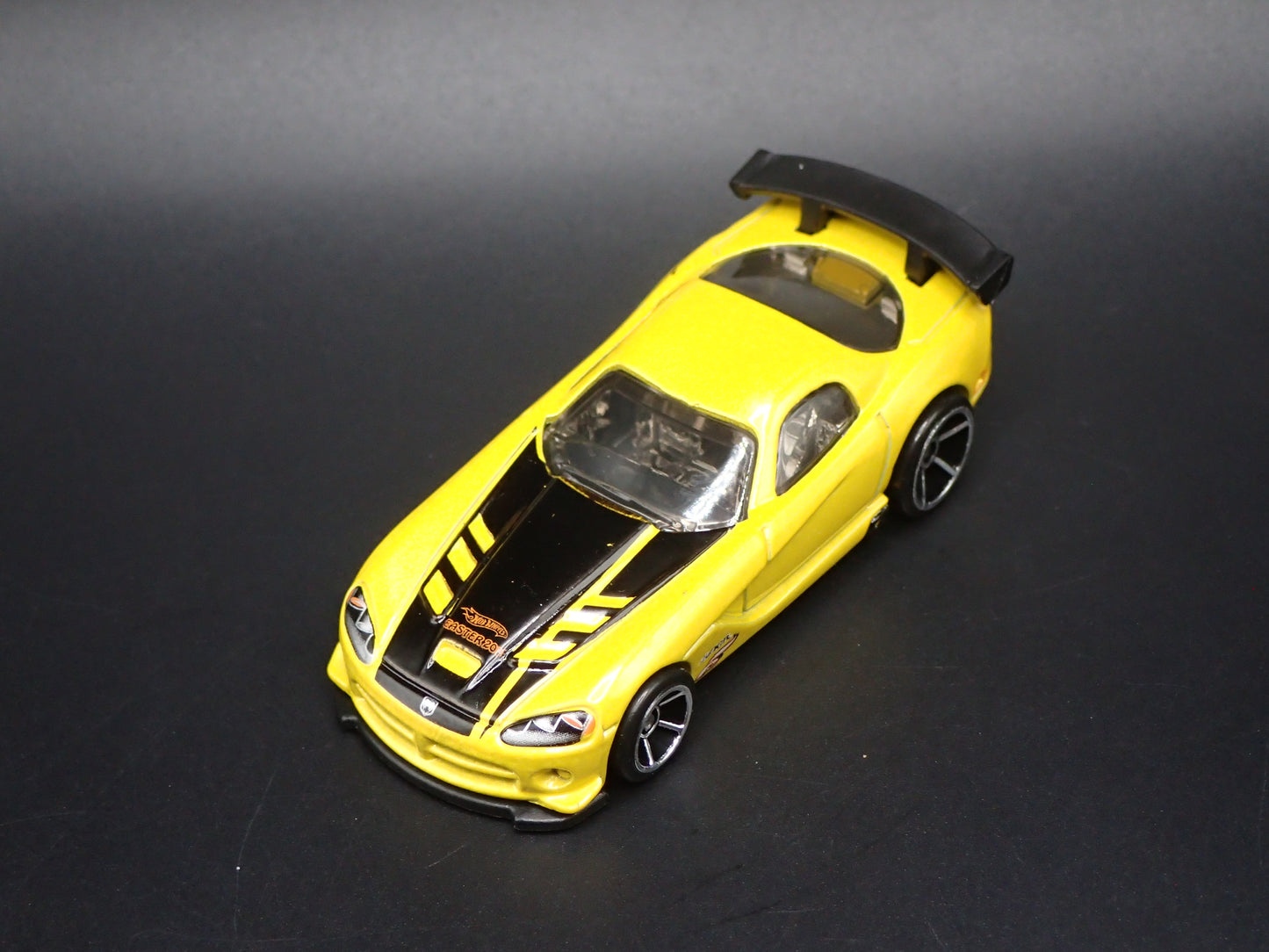 2008-2010 DODGE VIPER SRT10 ACR YELLOW 1/64 SCALE DIORAMA DIECAST MODEL CAR