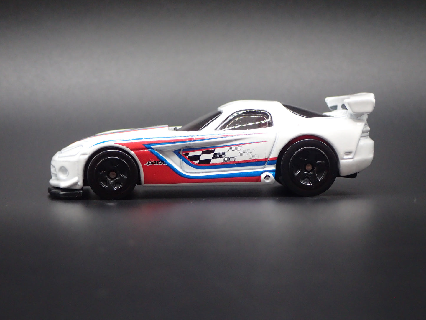 2008-2010 DODGE VIPER SRT10 ACR WHITE 1/64 SCALE DIORAMA DIECAST MODEL CAR