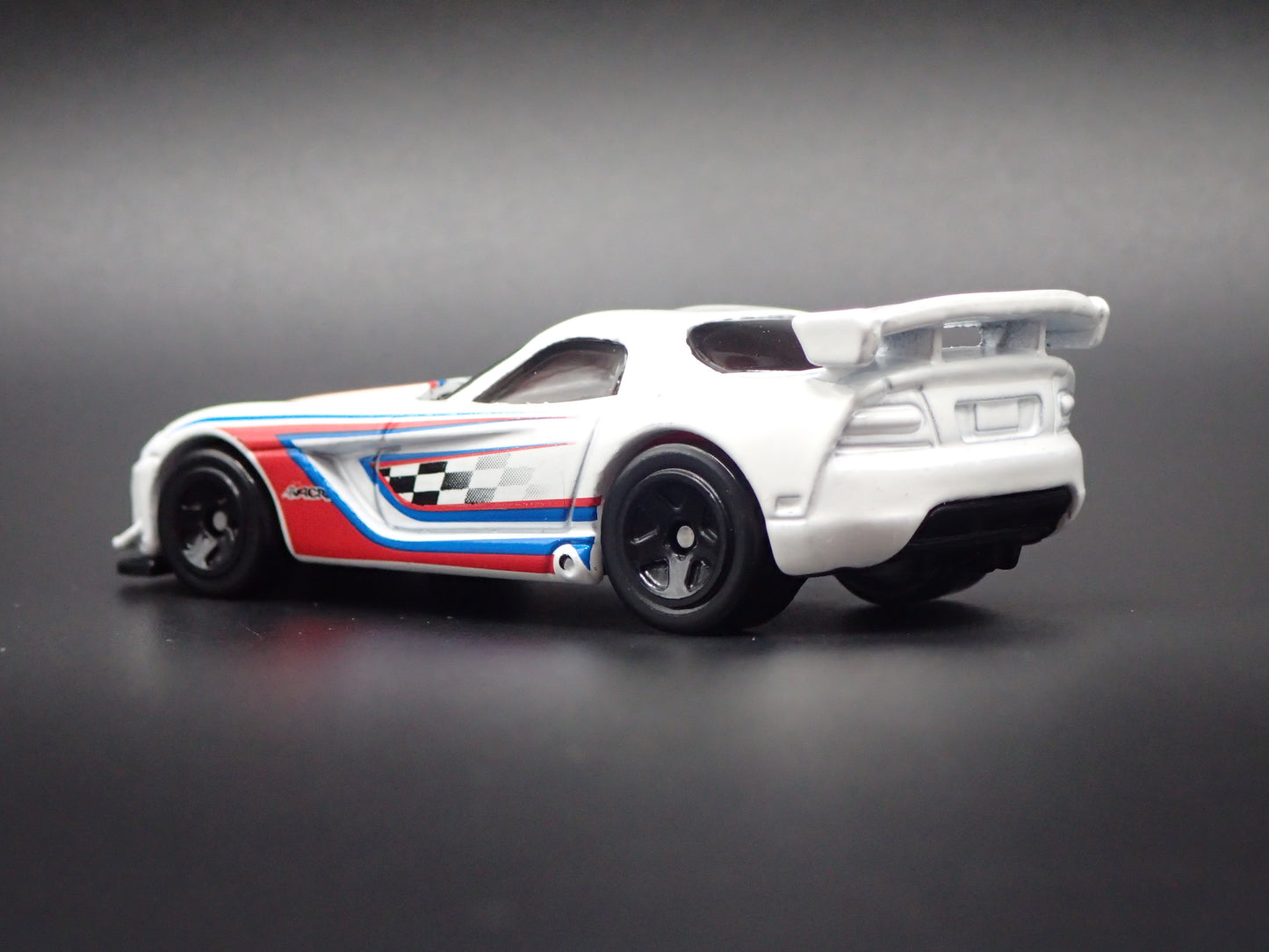 2008-2010 DODGE VIPER SRT10 ACR WHITE 1/64 SCALE DIORAMA DIECAST MODEL CAR