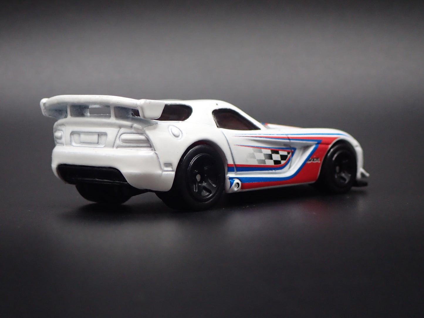 2008-2010 DODGE VIPER SRT10 ACR WHITE 1/64 SCALE DIORAMA DIECAST MODEL CAR
