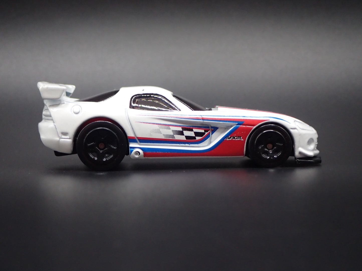 2008-2010 DODGE VIPER SRT10 ACR WHITE 1/64 SCALE DIORAMA DIECAST MODEL CAR