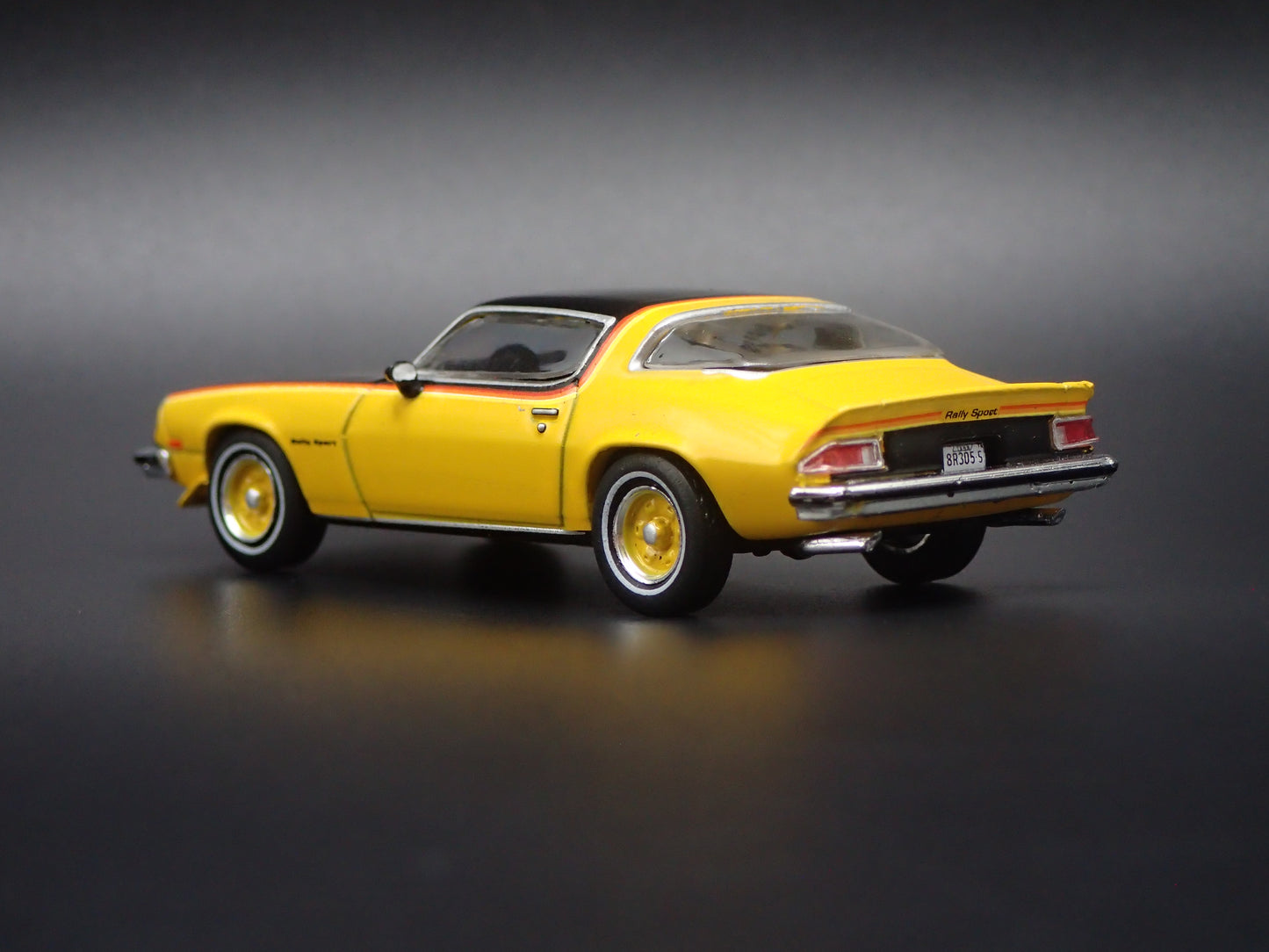 1976 76 CHEVY CHEVROLET CAMARO RS YELLOW 1/64 SCALE DIECAST MODEL CAR
