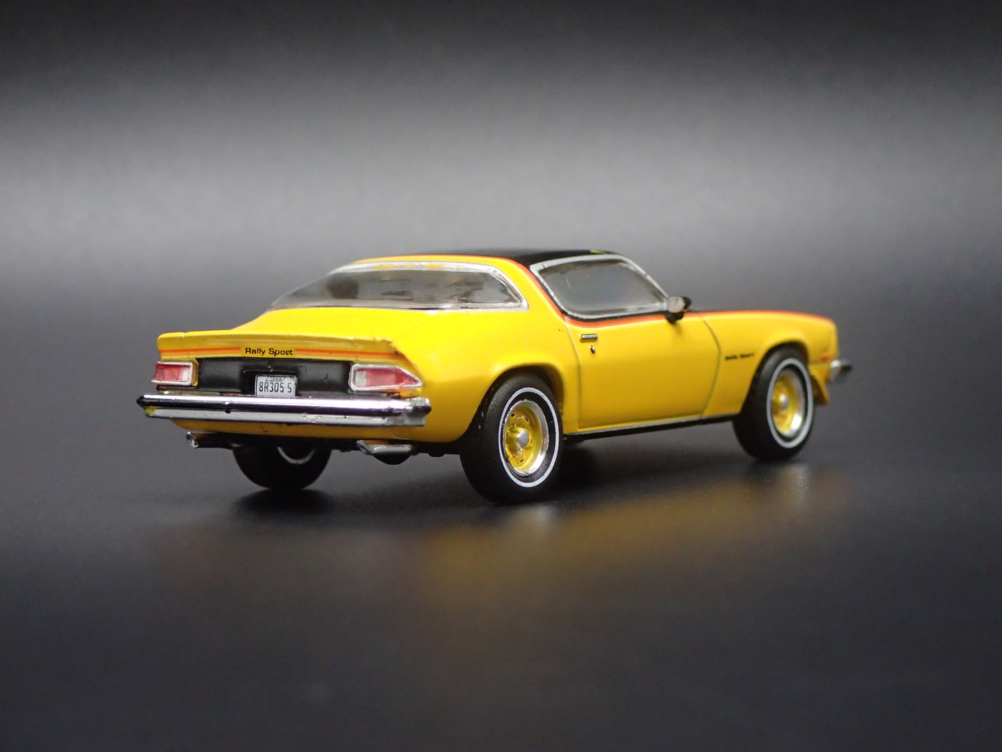 1976 76 CHEVY CHEVROLET CAMARO RS YELLOW 1/64 SCALE DIECAST MODEL CAR