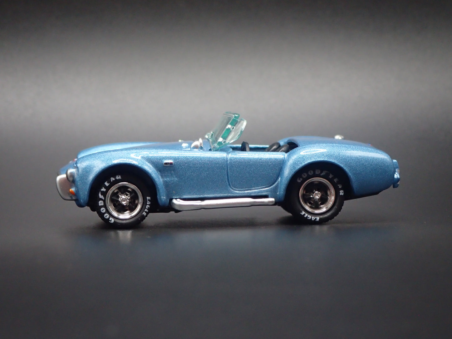 1966 66 SHELBY COBRA 427 BLUE 1:64 SCALE COLLECTIBLE DIORAMA DIECAST MODEL CAR