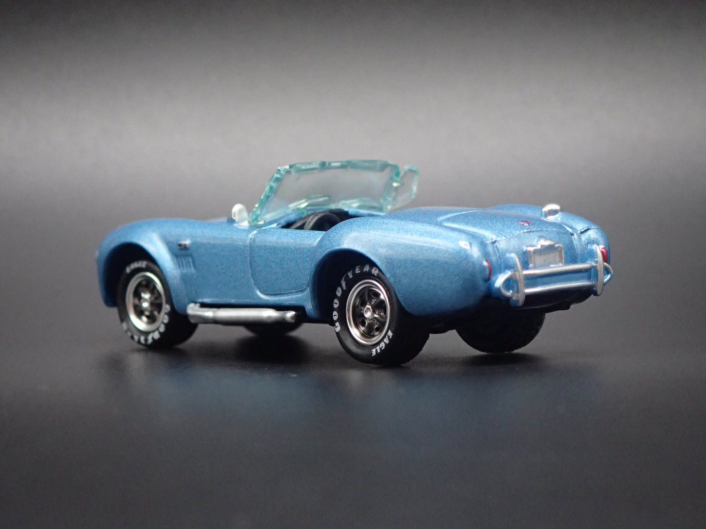 1966 66 SHELBY COBRA 427 BLUE 1:64 SCALE COLLECTIBLE DIORAMA DIECAST MODEL CAR