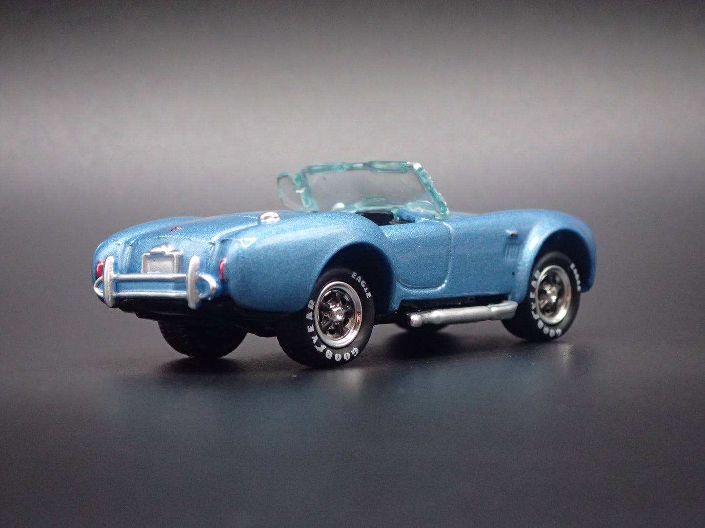 1966 66 SHELBY COBRA 427 BLUE 1:64 SCALE COLLECTIBLE DIORAMA DIECAST MODEL CAR