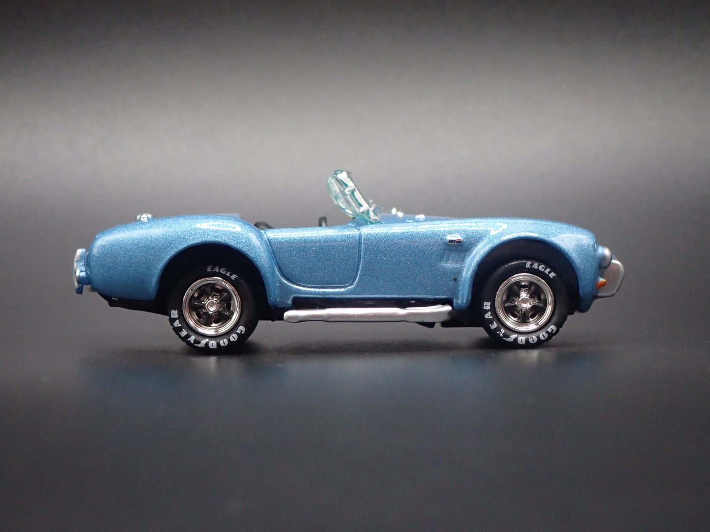 1966 66 SHELBY COBRA 427 BLUE 1:64 SCALE COLLECTIBLE DIORAMA DIECAST MODEL CAR