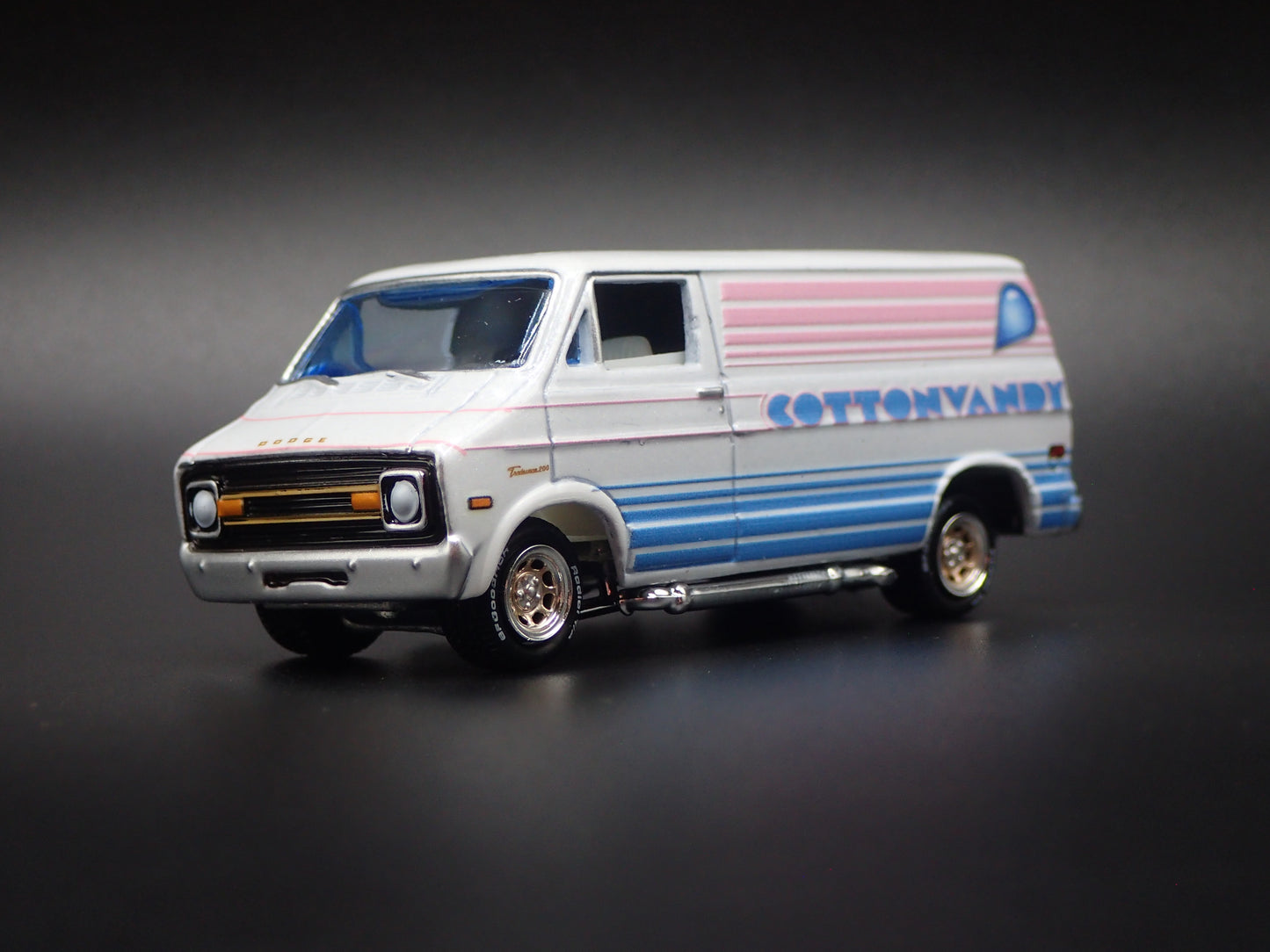 1976 76 DODGE TRADESMAN VAN 1/64 SCALE COLLECTIBLE DIORAMA DIECAST MODEL CAR