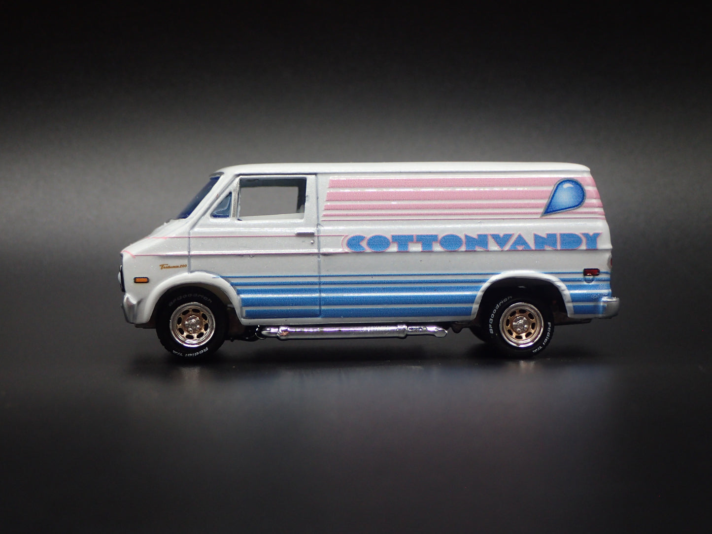 1976 76 DODGE TRADESMAN VAN 1/64 SCALE COLLECTIBLE DIORAMA DIECAST MODEL CAR