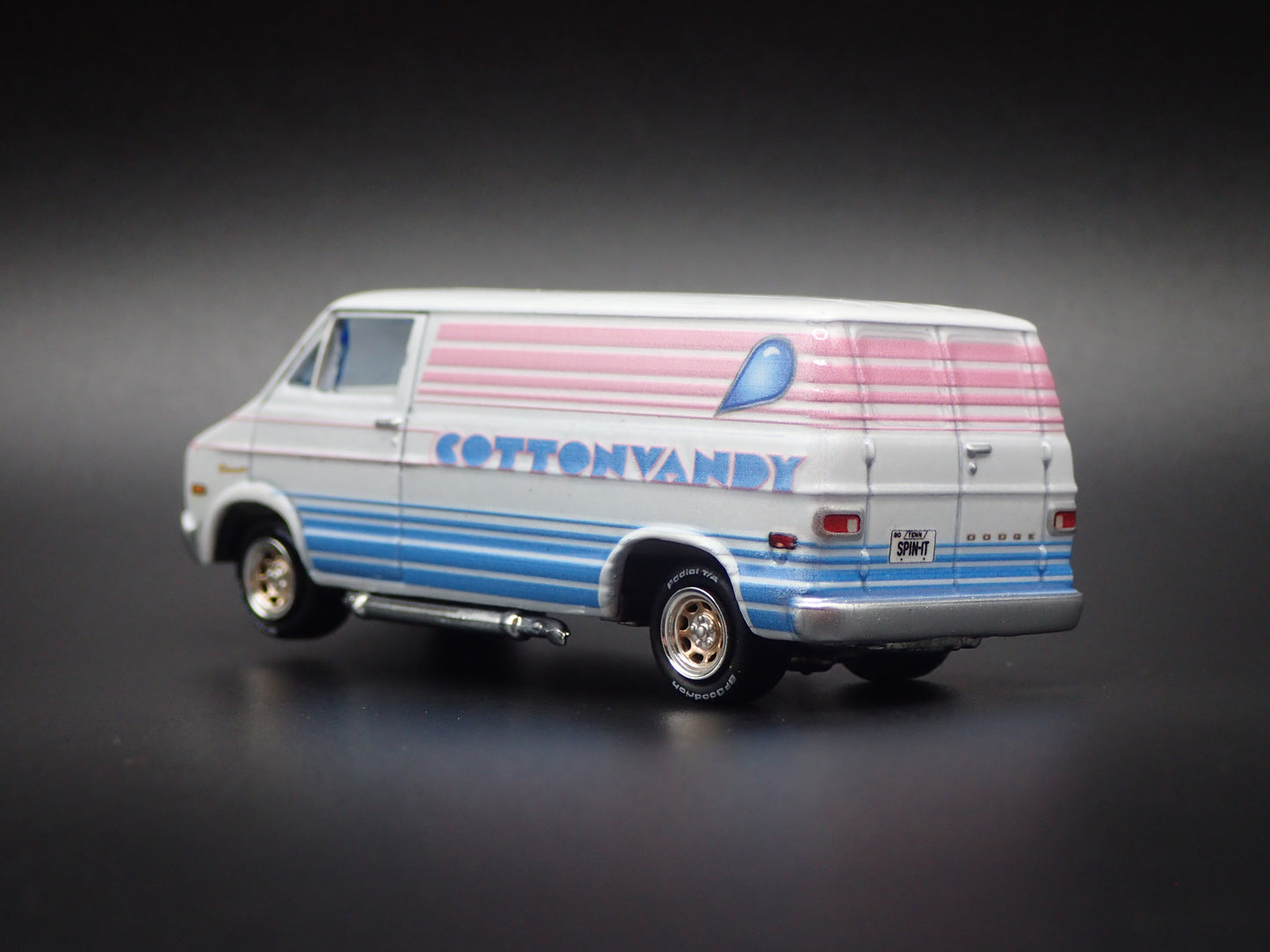 1976 76 DODGE TRADESMAN VAN 1/64 SCALE COLLECTIBLE DIORAMA DIECAST MODEL CAR