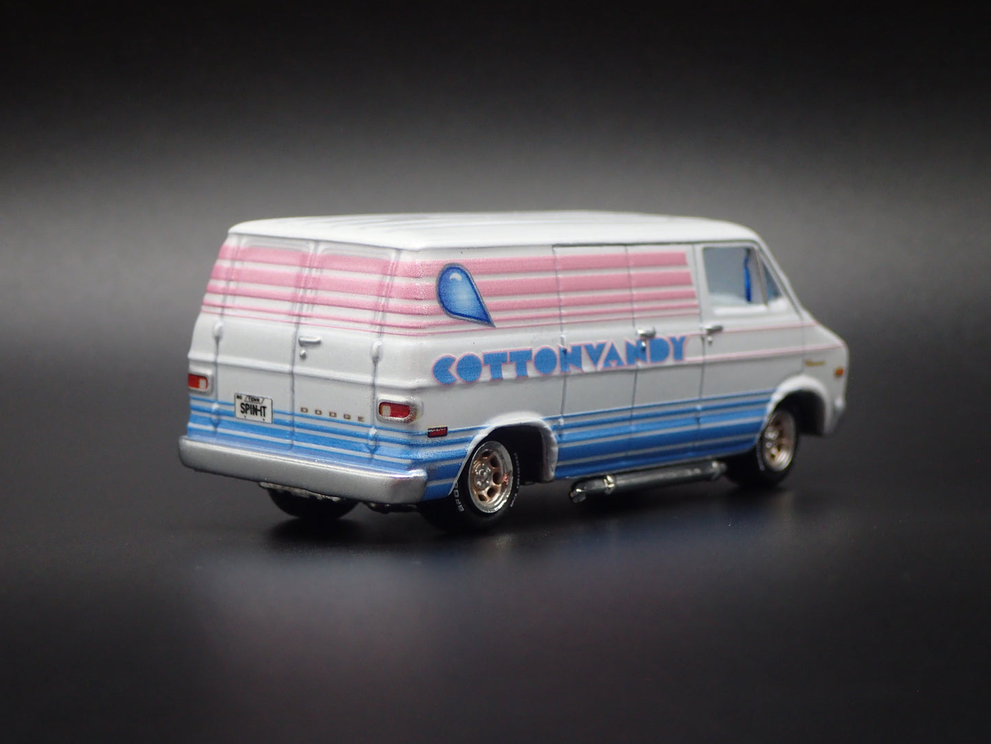 1976 76 DODGE TRADESMAN VAN 1/64 SCALE COLLECTIBLE DIORAMA DIECAST MODEL CAR