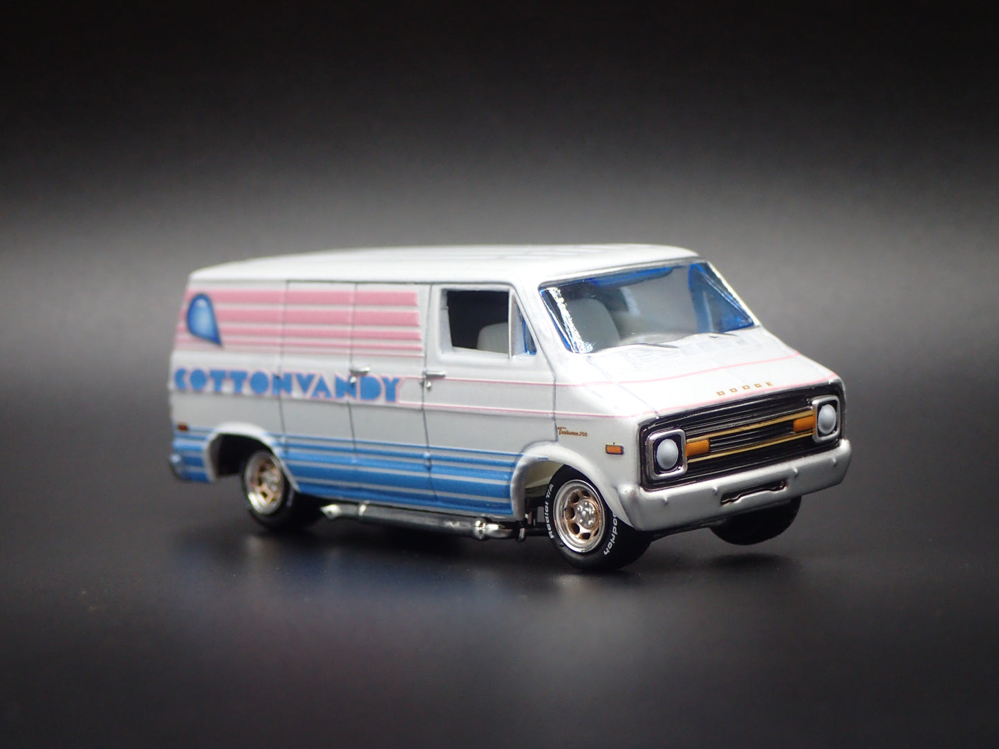 1976 76 DODGE TRADESMAN VAN 1/64 SCALE COLLECTIBLE DIORAMA DIECAST MODEL CAR