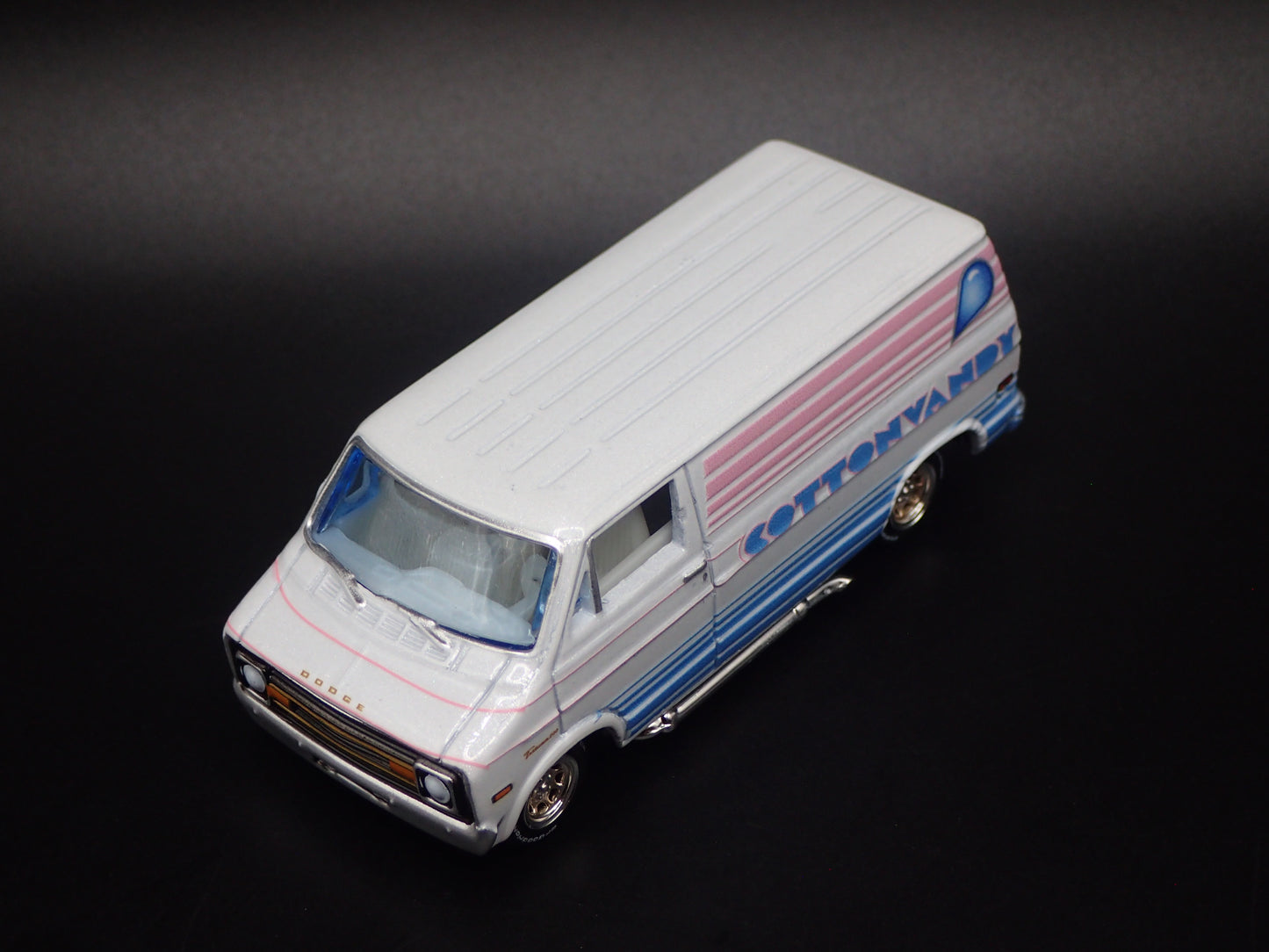 1976 76 DODGE TRADESMAN VAN 1/64 SCALE COLLECTIBLE DIORAMA DIECAST MODEL CAR
