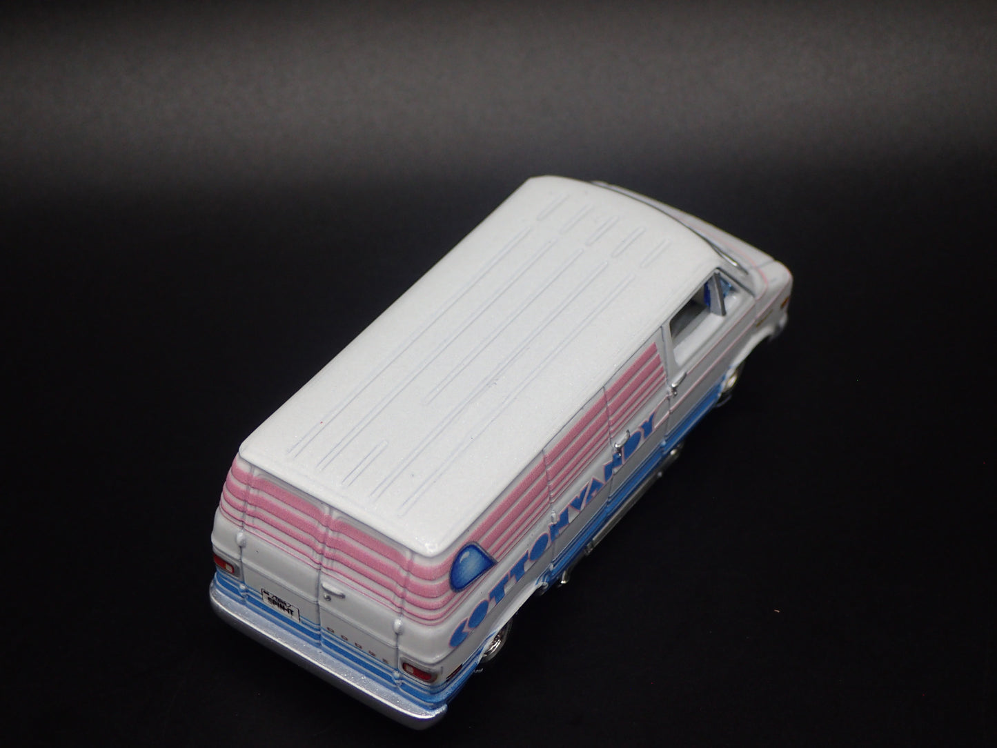 1976 76 DODGE TRADESMAN VAN 1/64 SCALE COLLECTIBLE DIORAMA DIECAST MODEL CAR