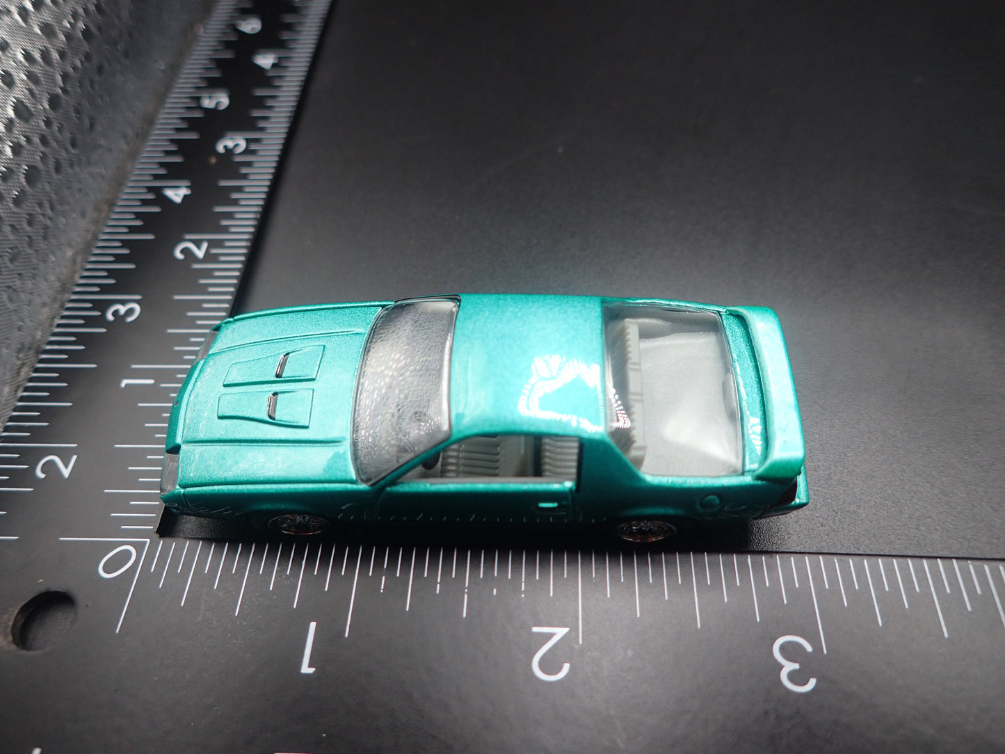 1992 92 CHEVY CHEVROLET CAMARO Z28 GREEN 1/64 SCALE DIORAMA DIECAST MODEL CAR