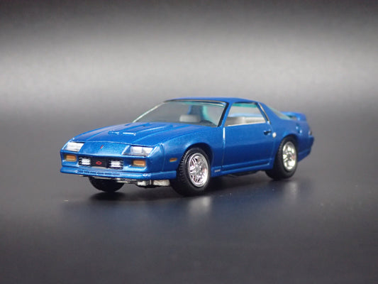 1992 92 CHEVY CHEVROLET CAMARO Z28 BLUE 1/64 SCALE DIORAMA DIECAST MODEL CAR
