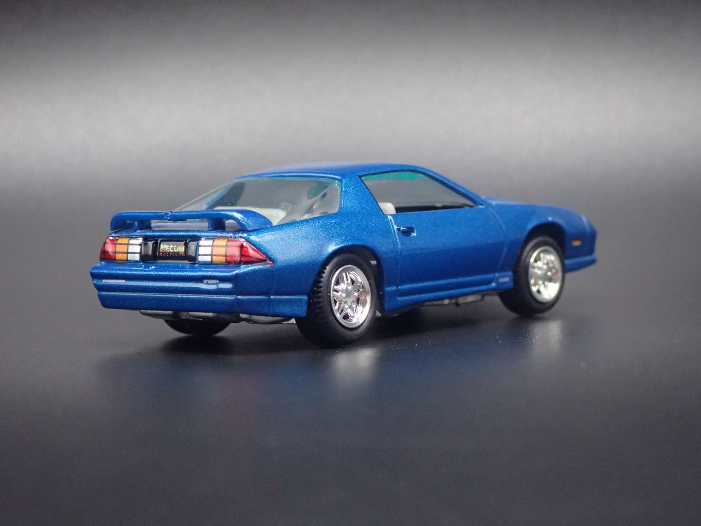 1992 92 CHEVY CHEVROLET CAMARO Z28 BLUE 1/64 SCALE DIORAMA DIECAST MODEL CAR