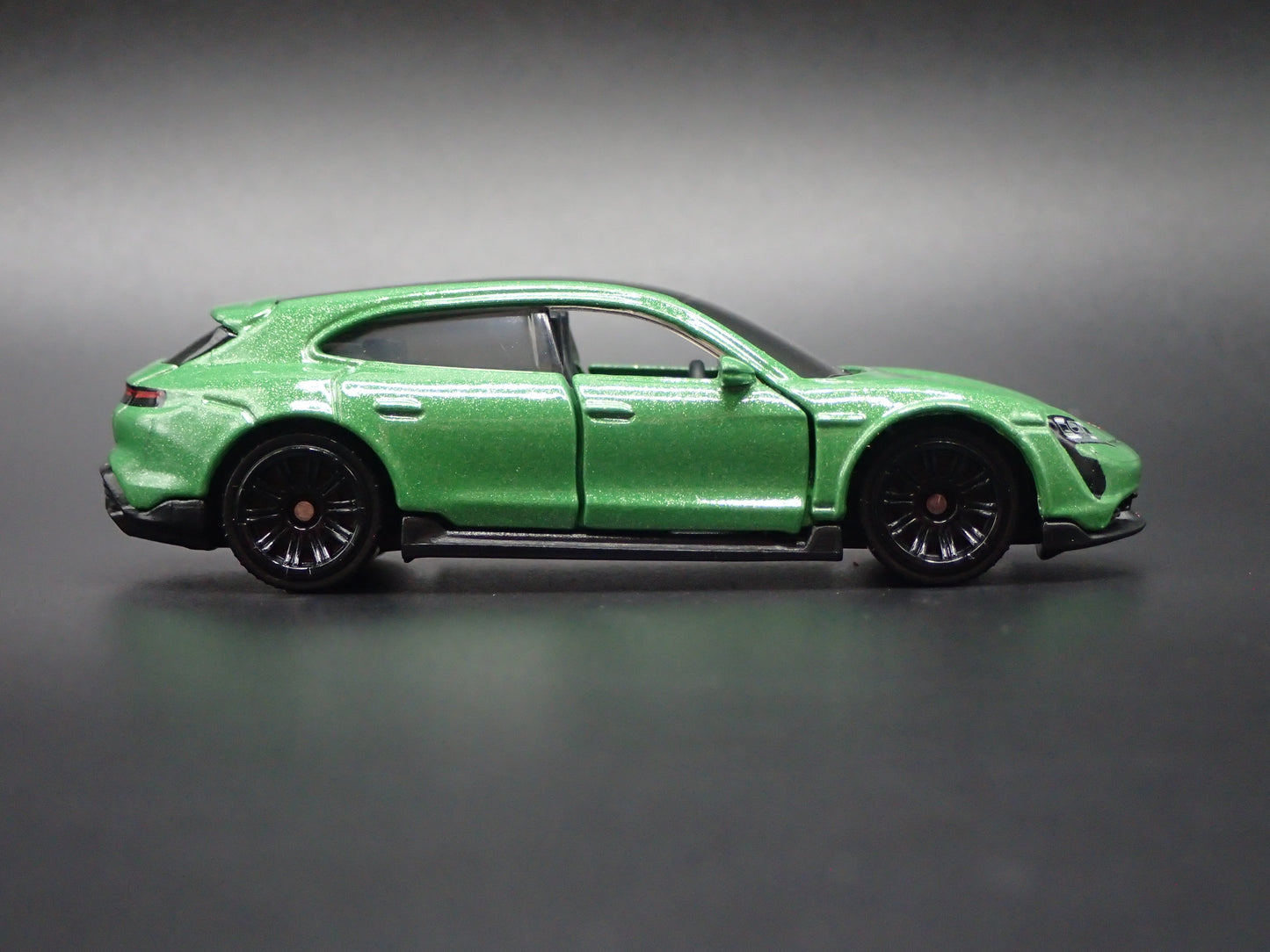 2019-2026 PORSCHE TAYCAN GTS SPORT TURISMO GREEN 1:64 SCALE DIECAST MODEL CAR