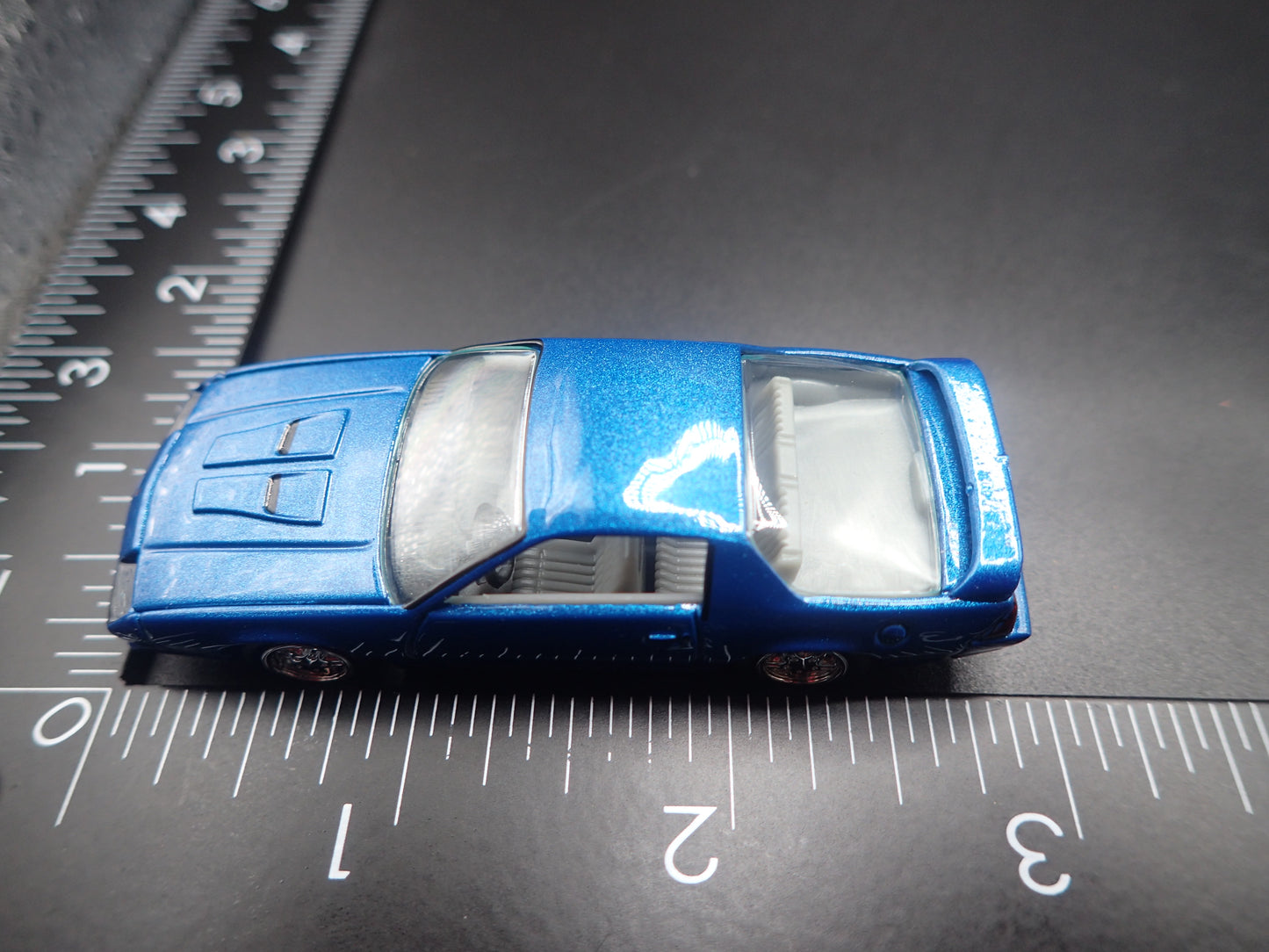 1992 92 CHEVY CHEVROLET CAMARO Z28 BLUE 1/64 SCALE DIORAMA DIECAST MODEL CAR