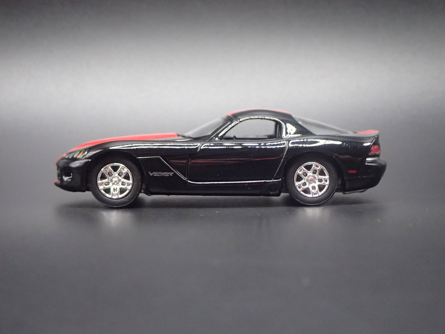 2008-2010 DODGE VIPER SRT10 BLACK 1/64 SCALE COLLECTIBLE DIECAST MODEL CAR