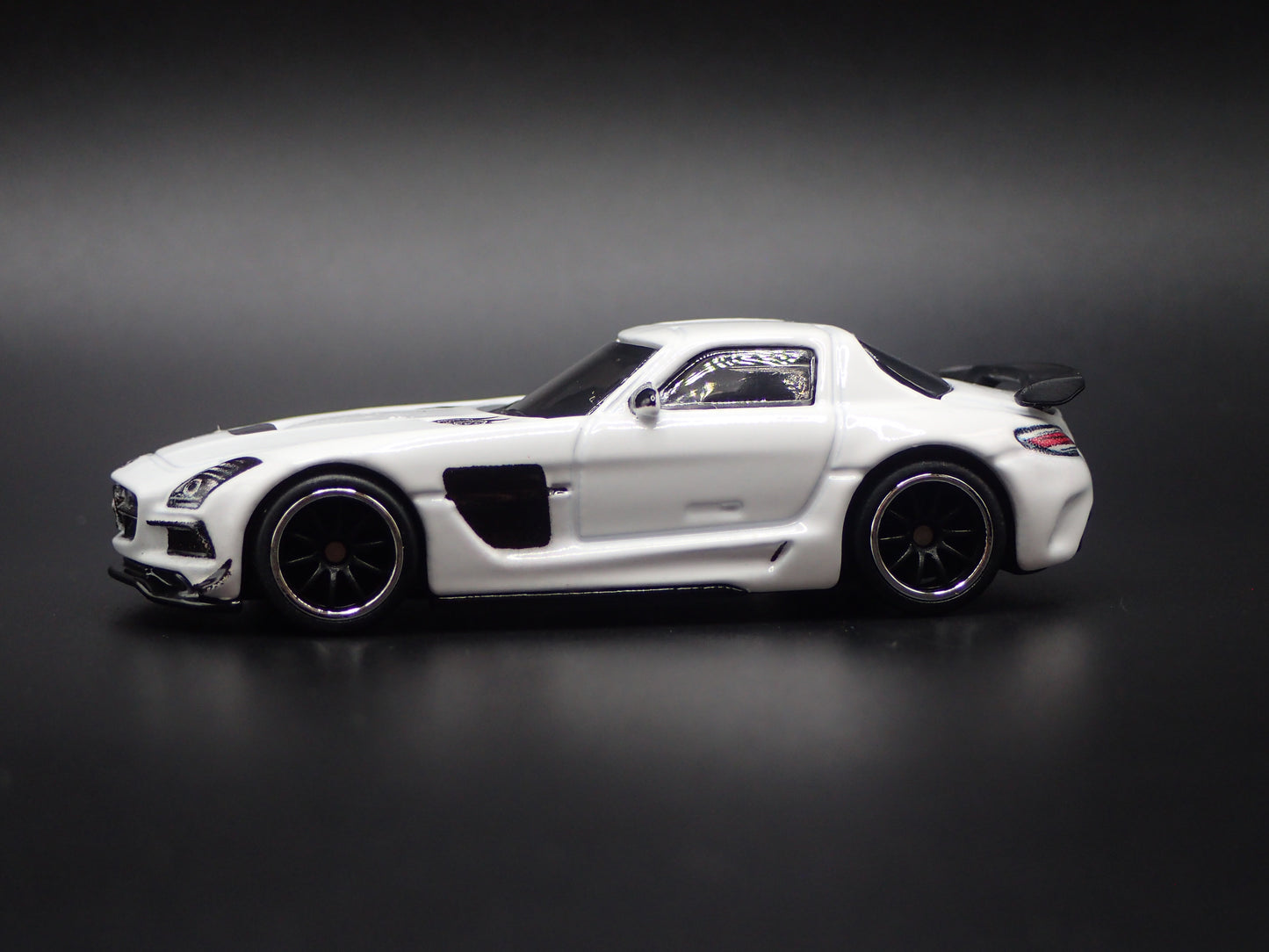 2013-2015 MERCEDES BENZ SLS AMG COUPE BLACK SERIES 1:64 SCALE DIECAST MODEL CAR