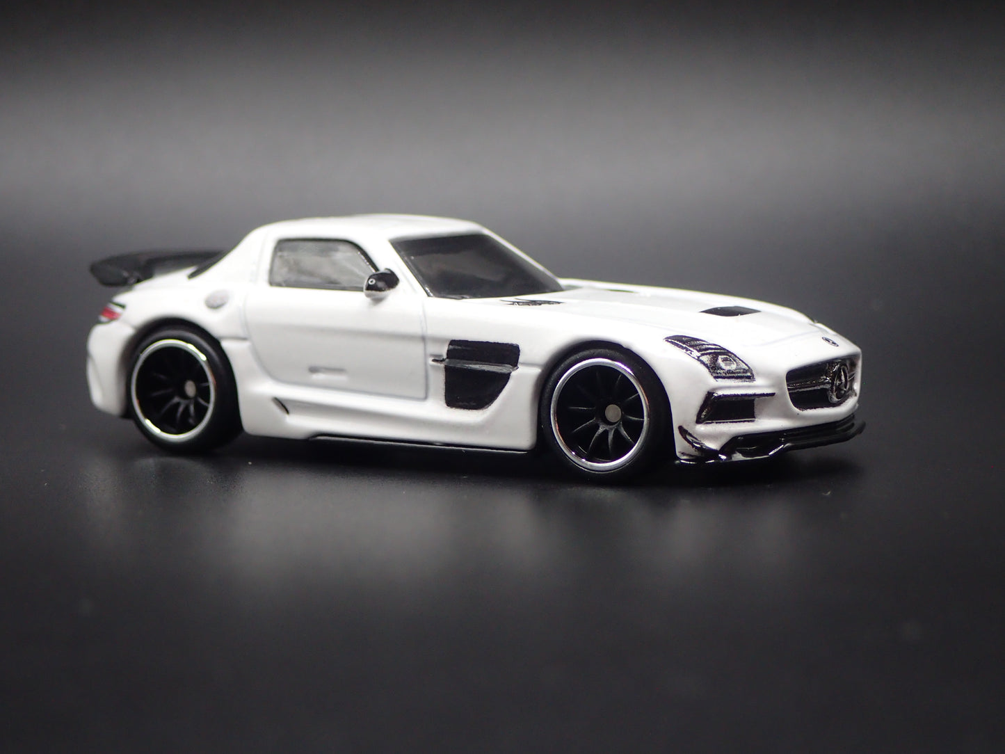 2013-2015 MERCEDES BENZ SLS AMG COUPE BLACK SERIES 1:64 SCALE DIECAST MODEL CAR