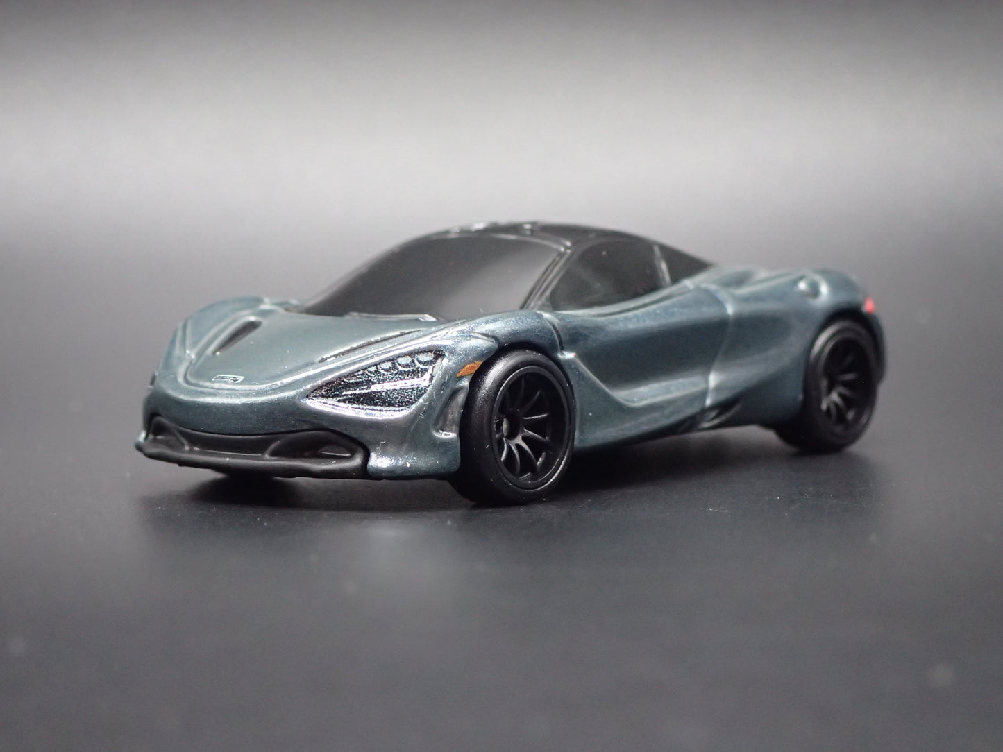 2017-2023 MCLAREN 720S SUPER CAR GRAY 1:64 SCALE DIORAMA DIECAST MODEL CAR