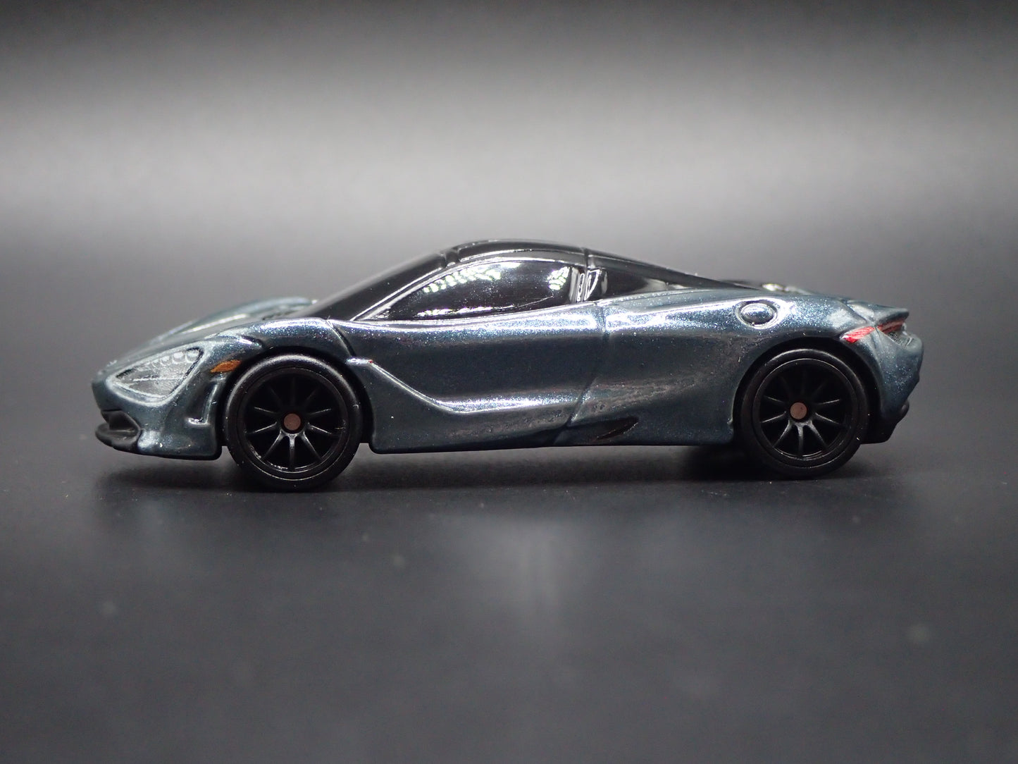 2017-2023 MCLAREN 720S SUPER CAR GRAY 1:64 SCALE DIORAMA DIECAST MODEL CAR