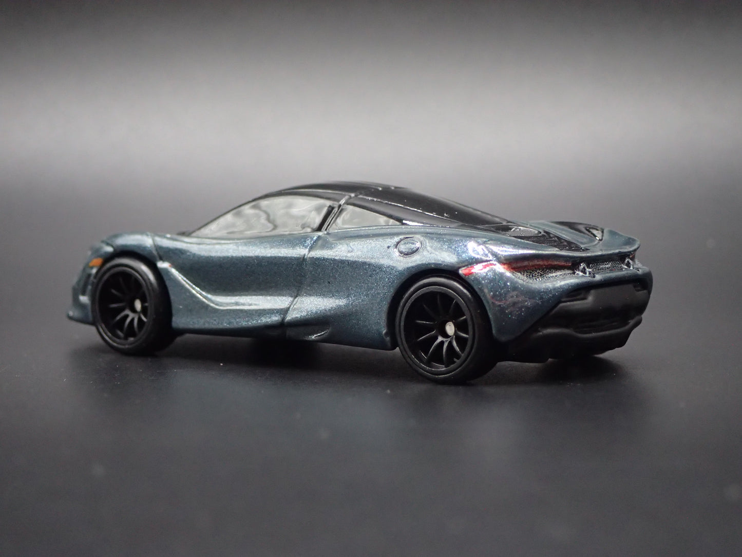 2017-2023 MCLAREN 720S SUPER CAR GRAY 1:64 SCALE DIORAMA DIECAST MODEL CAR