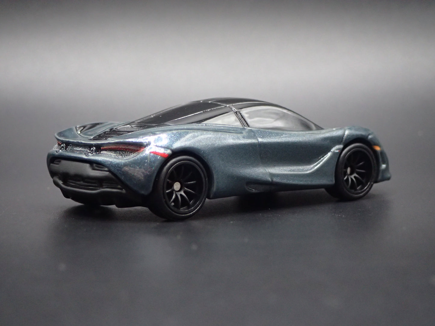 2017-2023 MCLAREN 720S SUPER CAR GRAY 1:64 SCALE DIORAMA DIECAST MODEL CAR