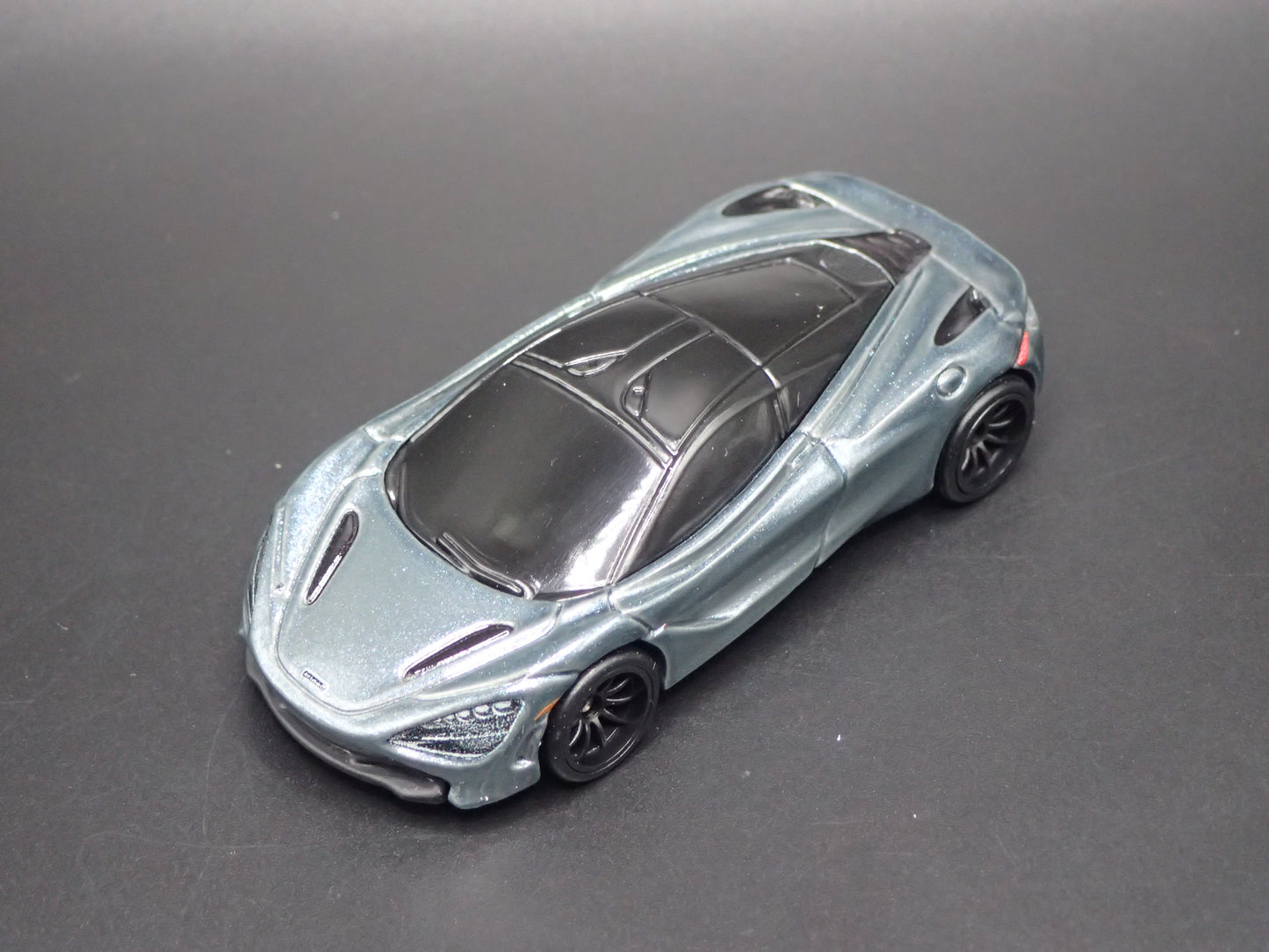 2017-2023 MCLAREN 720S SUPER CAR GRAY 1:64 SCALE DIORAMA DIECAST MODEL CAR