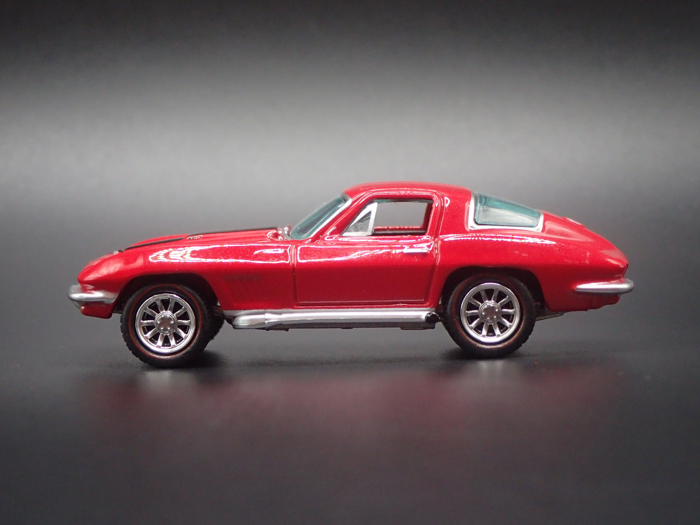 1967 67 CHEVY CHEVROLET CORVETTE 427 RED 1:64 SCALE DIORAMA DIECAST MODEL CAR
