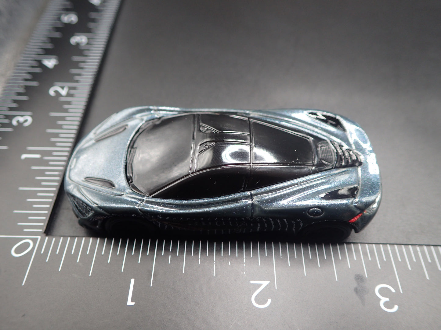 2017-2023 MCLAREN 720S SUPER CAR GRAY 1:64 SCALE DIORAMA DIECAST MODEL CAR
