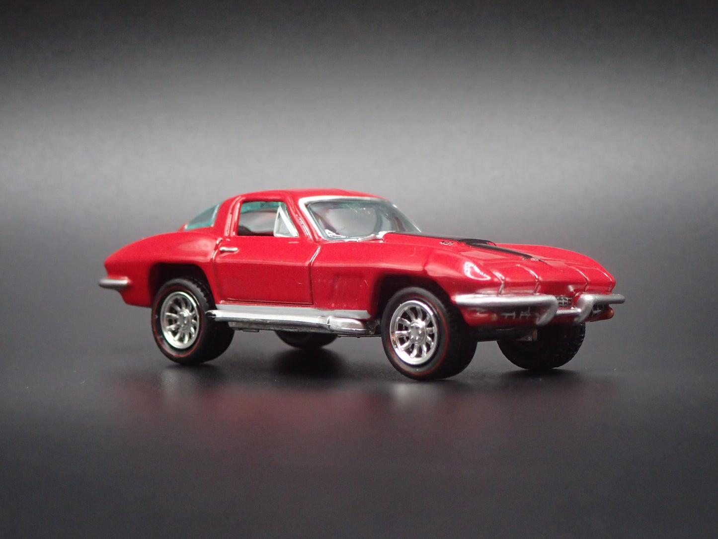1967 67 CHEVY CHEVROLET CORVETTE 427 RED 1:64 SCALE DIORAMA DIECAST MODEL CAR