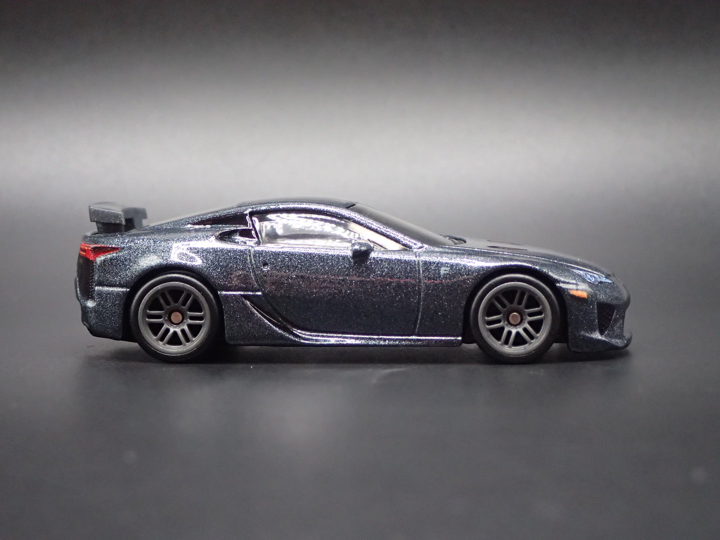 2010-2012 LEXUS LFA SUPER CAR GRAY 1/64 SCALE COLLECTIBLE DIORAMA DIECAST MODEL CAR