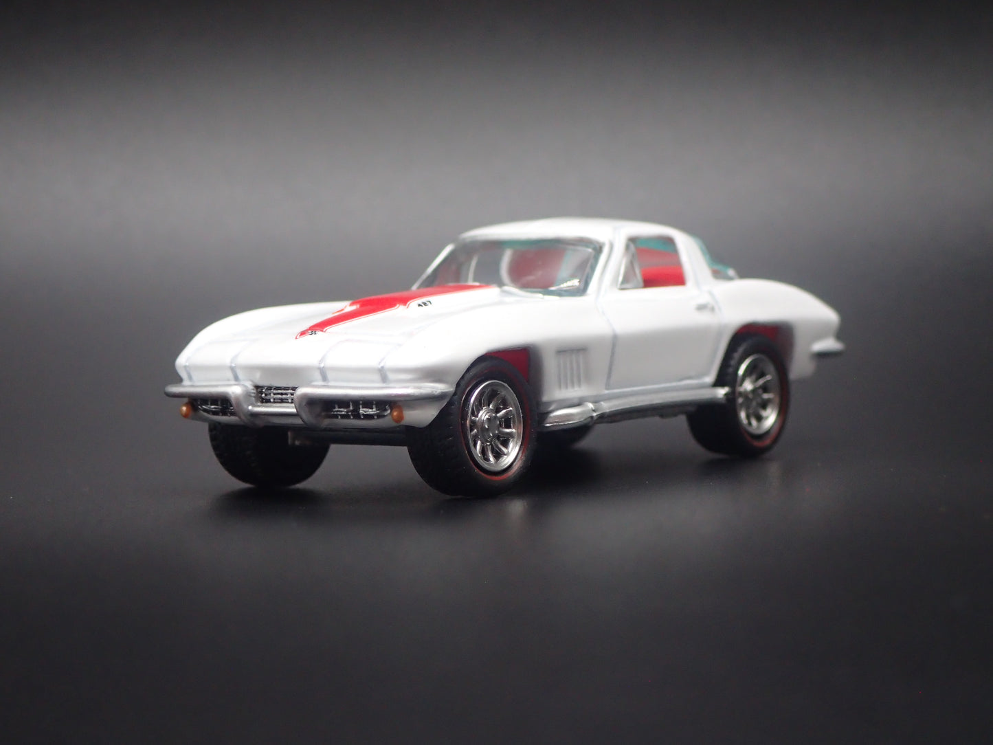 1967 67 CHEVY CHEVROLET CORVETTE 427 WHITE 1:64 SCALE DIORAMA DIECAST MODEL CAR
