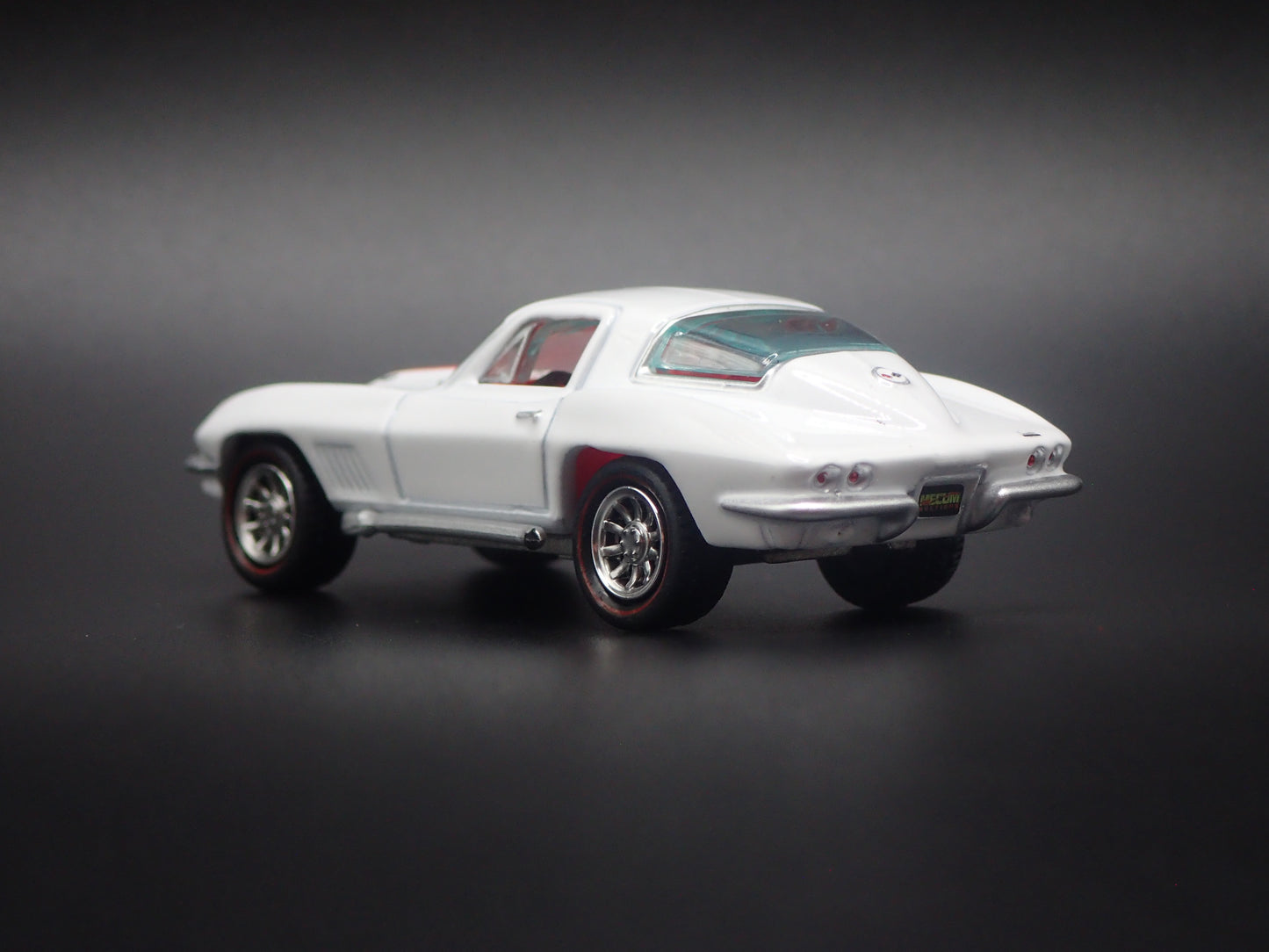 1967 67 CHEVY CHEVROLET CORVETTE 427 WHITE 1:64 SCALE DIORAMA DIECAST MODEL CAR