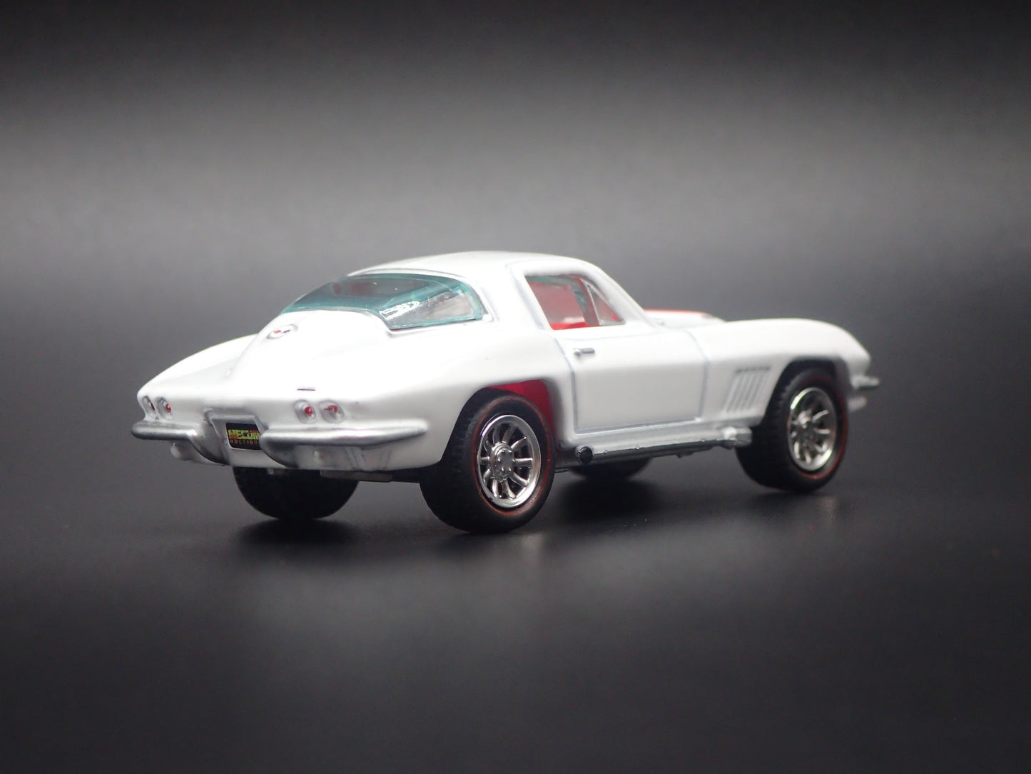 1967 67 CHEVY CHEVROLET CORVETTE 427 WHITE 1:64 SCALE DIORAMA DIECAST MODEL CAR