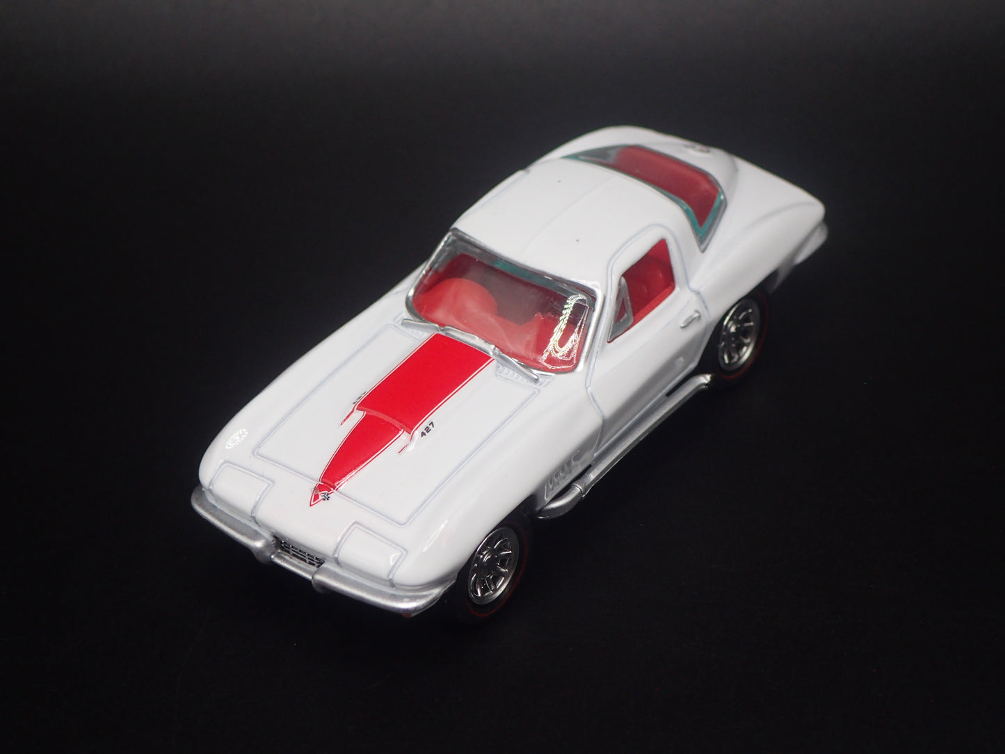 1967 67 CHEVY CHEVROLET CORVETTE 427 WHITE 1:64 SCALE DIORAMA DIECAST MODEL CAR